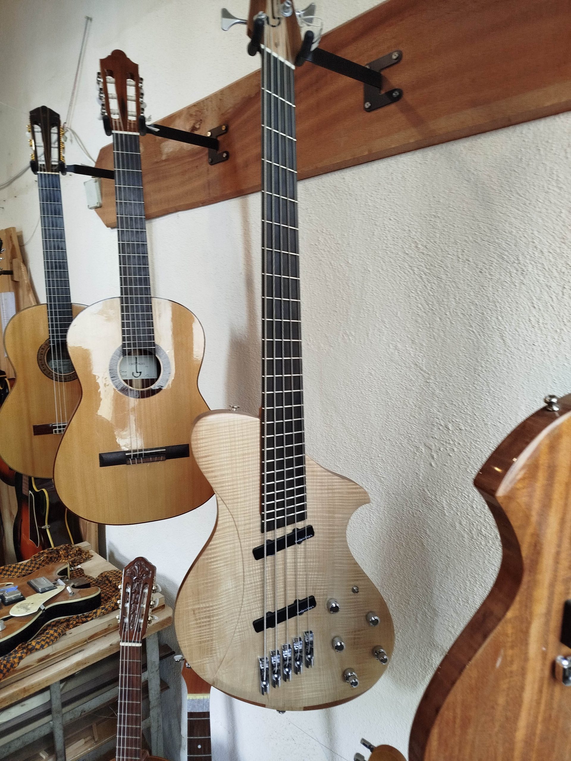 Basse électrique 5 cordes ‘’Pharaon’’