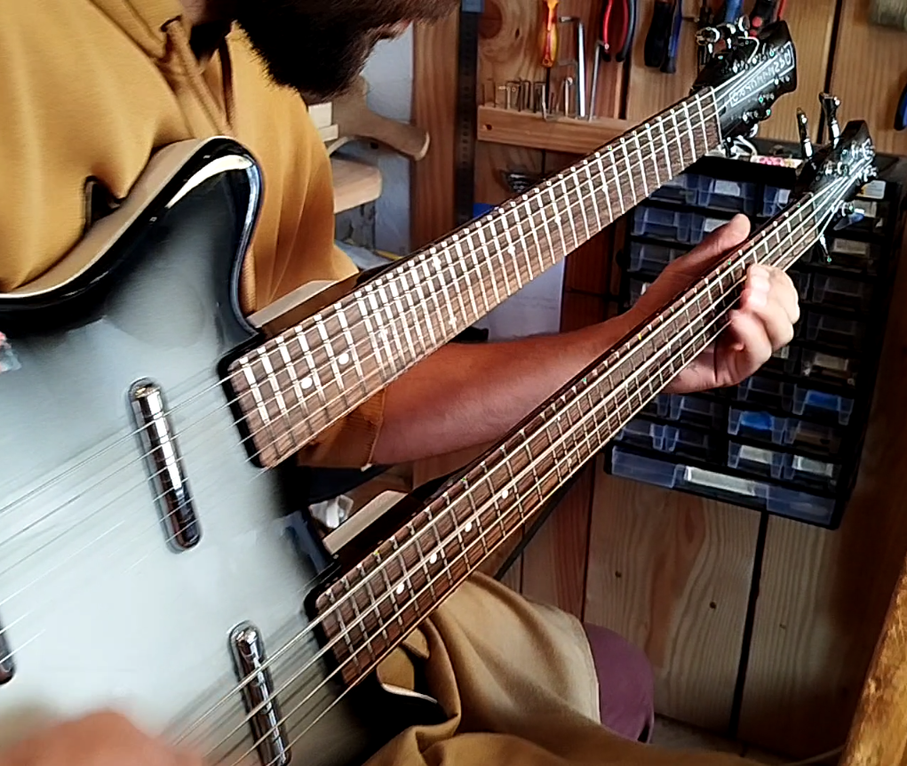 Guitare microtonale « Angine de Poitrine » : custom guitare+basse double manche